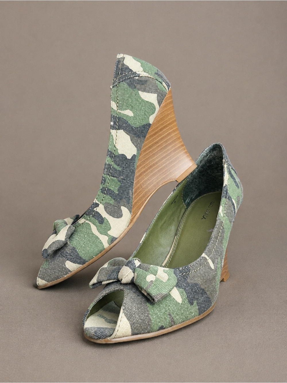 GO MAX Camo Peep-Toe Bow Wedges | Size 8 | Y2K